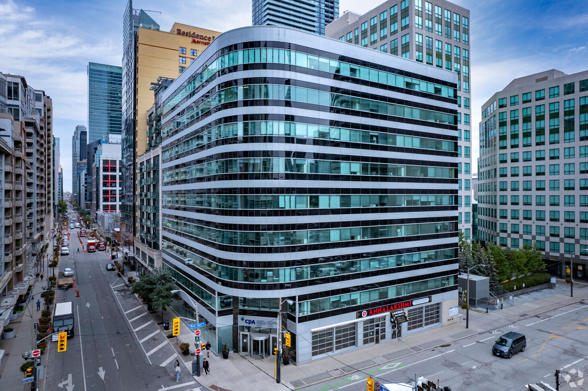 277 Wellington St W, Toronto, ON à louer Photo principale– Image 1 sur 8