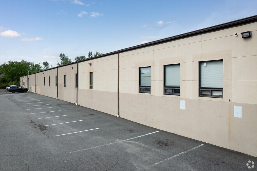 60 Commerce Way, Hackensack, NJ à louer - Photo de l’immeuble – Image 2 sur 8