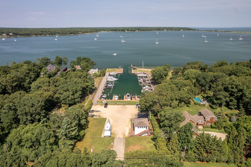 219 Three Mile Harbor HC Rd, East Hampton, NY à vendre - Photo de l’immeuble – Image 2 sur 9