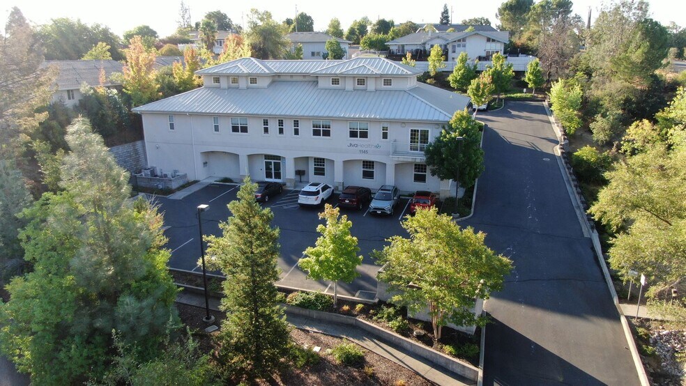 1145 Whiskeytown Ct, Redding, CA à vendre - Photo de l’immeuble – Image 2 sur 8