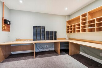 1200 S Service Rd W, Oakville, ON à louer Photo intérieure– Image 2 sur 4