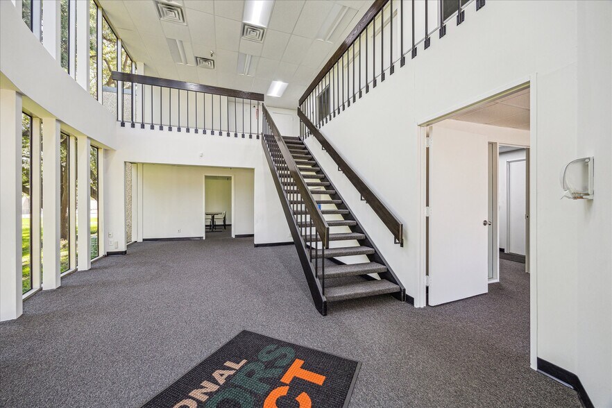 447 W 38th St, Houston, TX à louer - Photo de l’immeuble – Image 3 sur 11