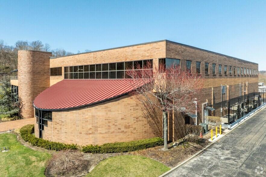 4 Tri Harbor Ct, Port Washington, NY à vendre - Photo principale – Image 1 sur 17