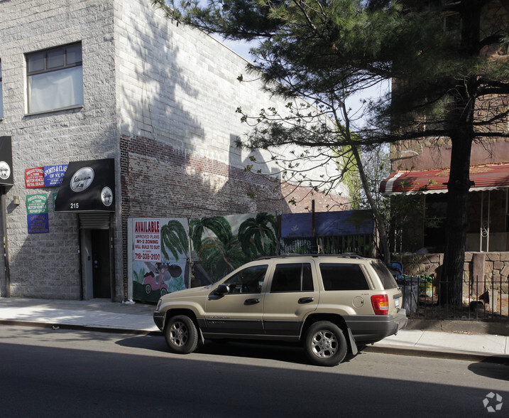 219 Park Ave, Brooklyn, NY à louer - Photo de l’immeuble – Image 3 sur 17
