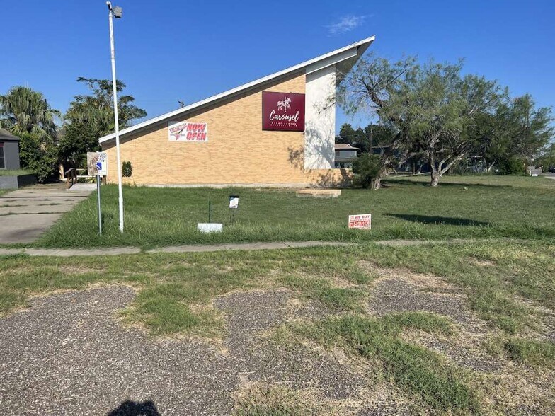 1120 E Sen Carlos Truan Blvd, Kingsville, TX à vendre - Photo de l’immeuble – Image 2 sur 34