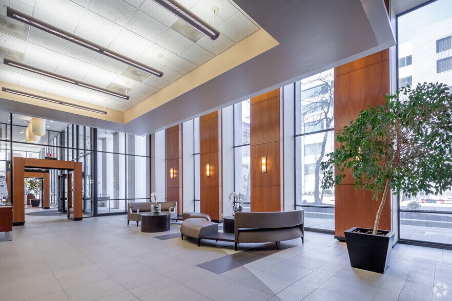201 E Main St, Lexington, KY à louer - Hall d’entrée – Image 2 sur 7