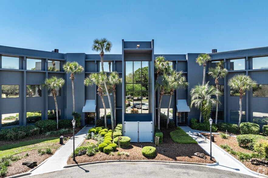 7825 Baymeadows Way, Jacksonville, FL à vendre - Photo de l’immeuble – Image 1 sur 22