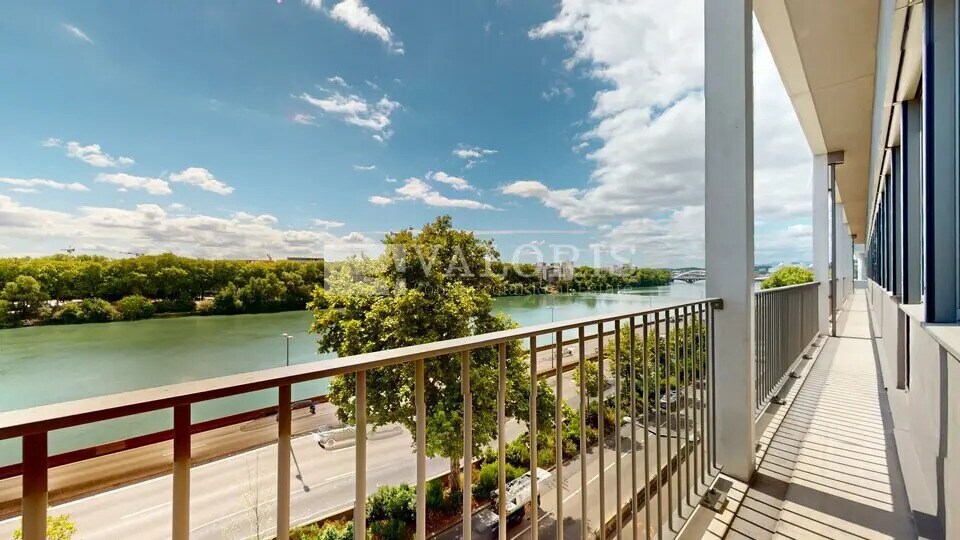 Bureau dans Lyon à vendre - Photo de l’immeuble – Image 1 sur 20