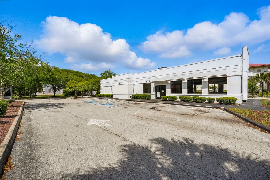 8761 Baymeadows Rd, Jacksonville, FL à vendre - Photo de l’immeuble – Image 2 sur 17