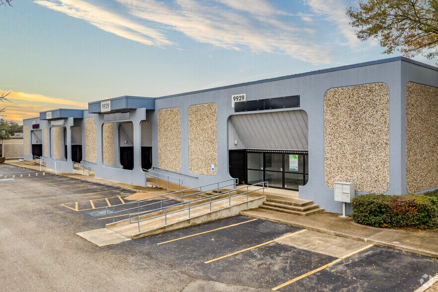 9929 Broadway, San Antonio, TX à louer - Photo de l’immeuble – Image 2 sur 30