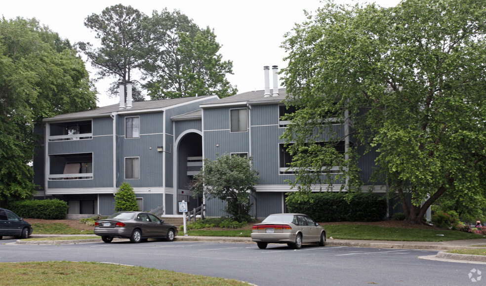 500 Waters Edge Dr, Newport News, VA à vendre - Photo de l’immeuble – Image 3 sur 79