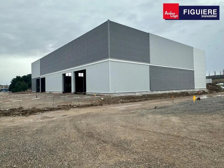 Local d'activités dans Marignane à vendre - Photo de l’immeuble – Image 1 sur 18