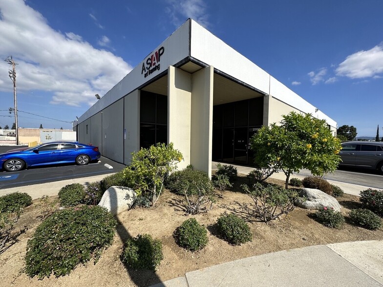 21110-21129 Osborne St, Canoga Park, CA à louer - Photo de l’immeuble – Image 2 sur 8