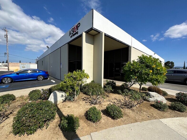 21110-21129 Osborne St, Canoga Park, CA à louer - Photo de l’immeuble – Image 3 sur 11