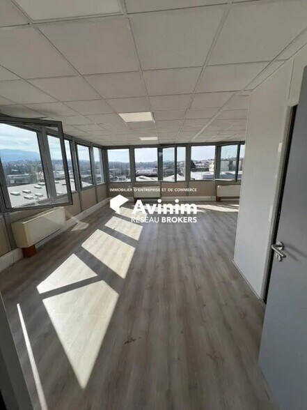 Industriel/Logistique dans Annecy à louer - Photo de l’immeuble – Image 3 sur 15