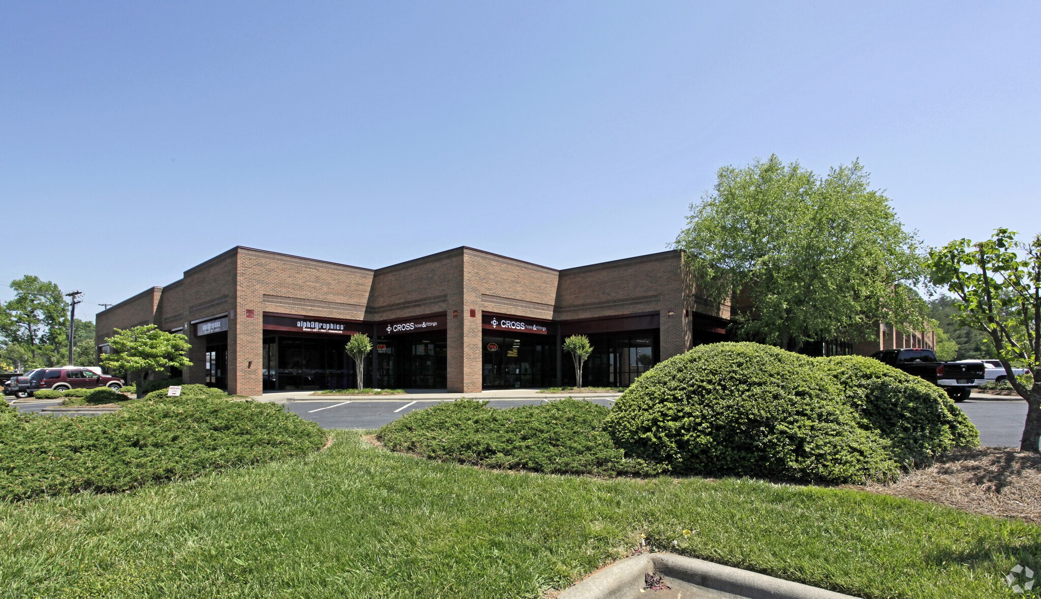 8100 North Point Blvd, Winston-Salem, NC à louer Photo principale– Image 1 sur 13