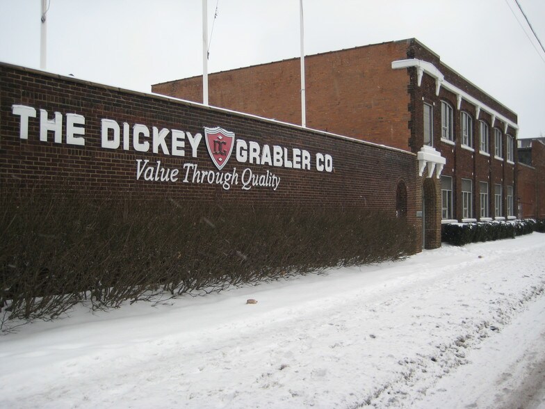 10302 Madison Rd, Cleveland, OH à vendre - Photo de l’immeuble – Image 3 sur 3