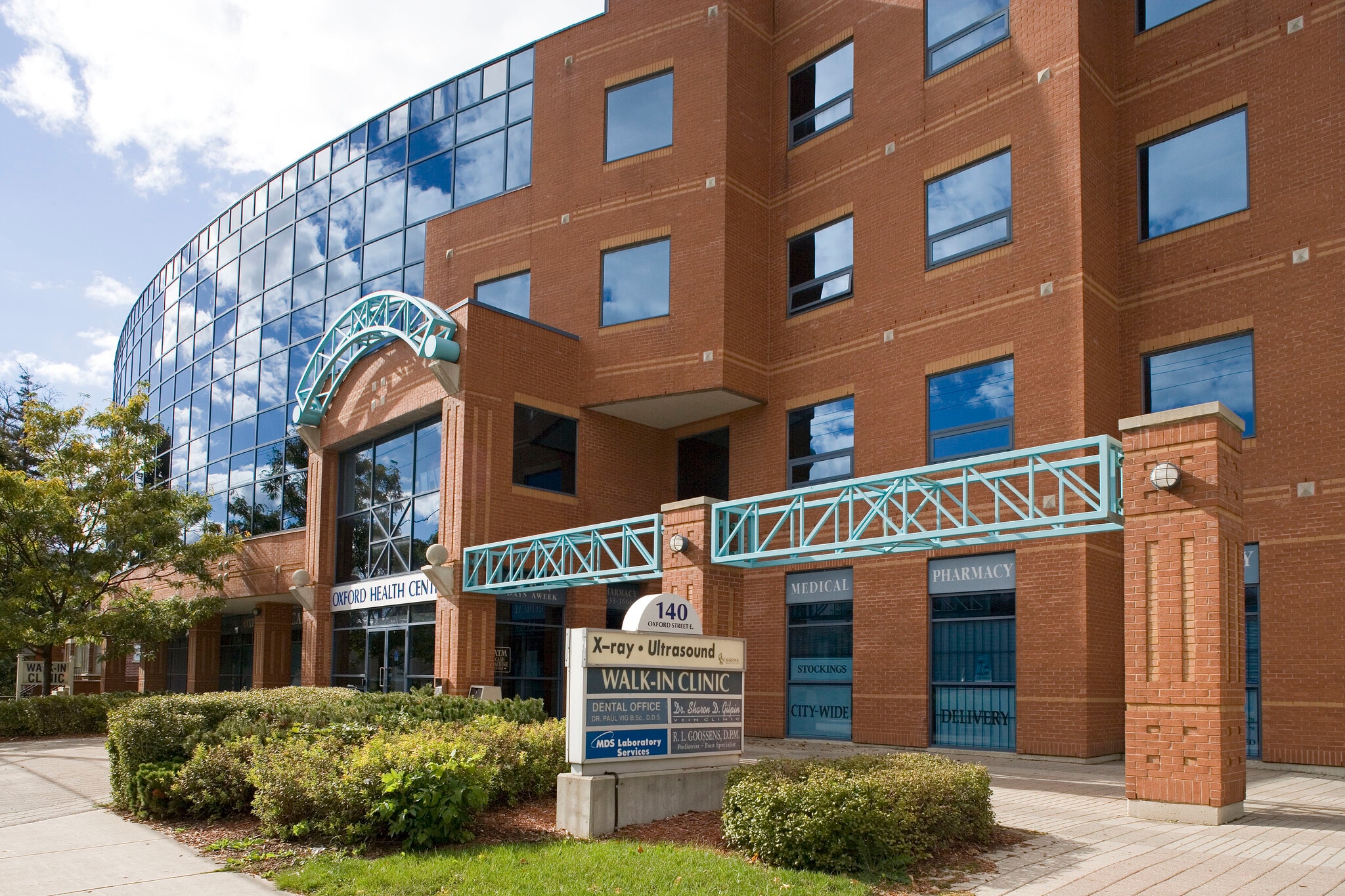 140 E Oxford St, London, ON à louer Photo principale– Image 1 sur 3