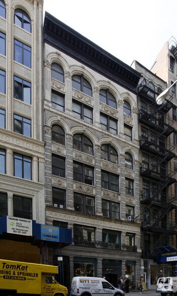 60-62 E 11th St, New York, NY à louer - Photo de l’immeuble – Image 1 sur 8