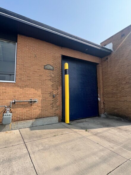 17600 S Waterloo Rd, Cleveland, OH à louer - Photo de l’immeuble – Image 2 sur 5