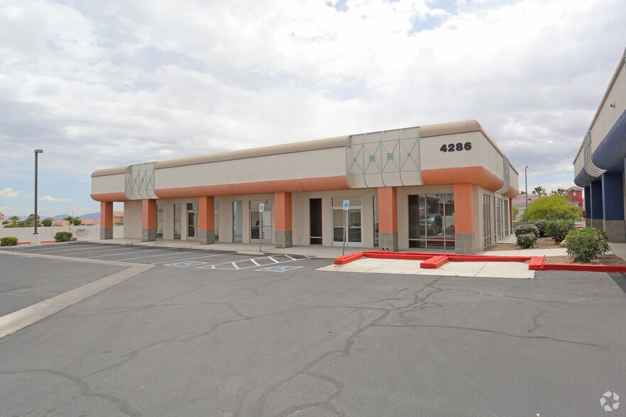 4286 S Durango Dr, Las Vegas, NV à vendre - Photo de l’immeuble – Image 2 sur 9