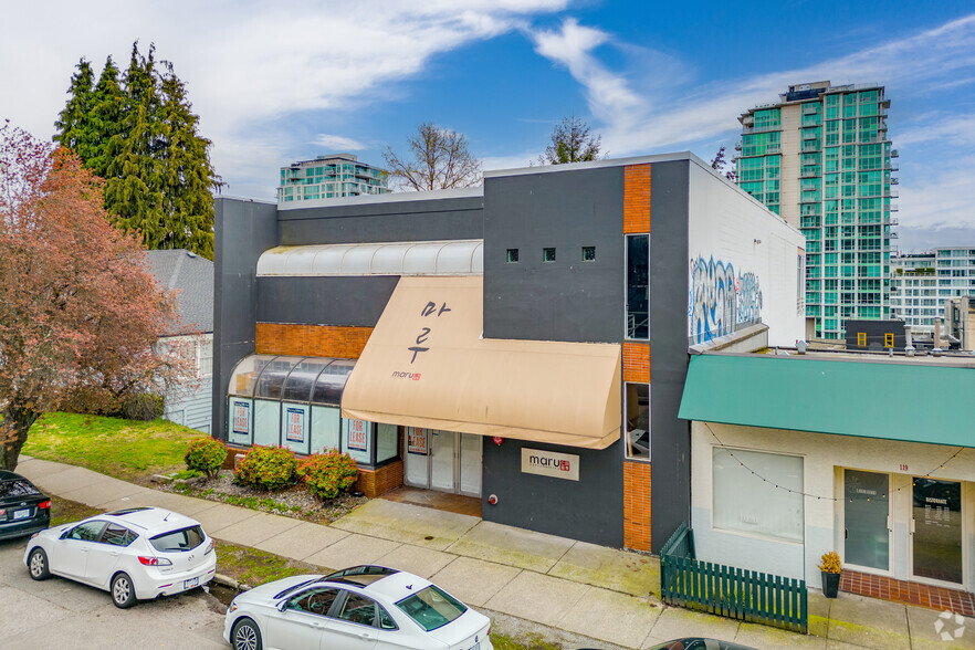 123-125 E 2nd St, North Vancouver, BC à louer - Photo principale – Image 1 sur 4