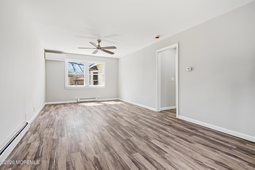 75 Main St, Waretown, NJ à vendre - Photo intérieure – Image 3 sur 21