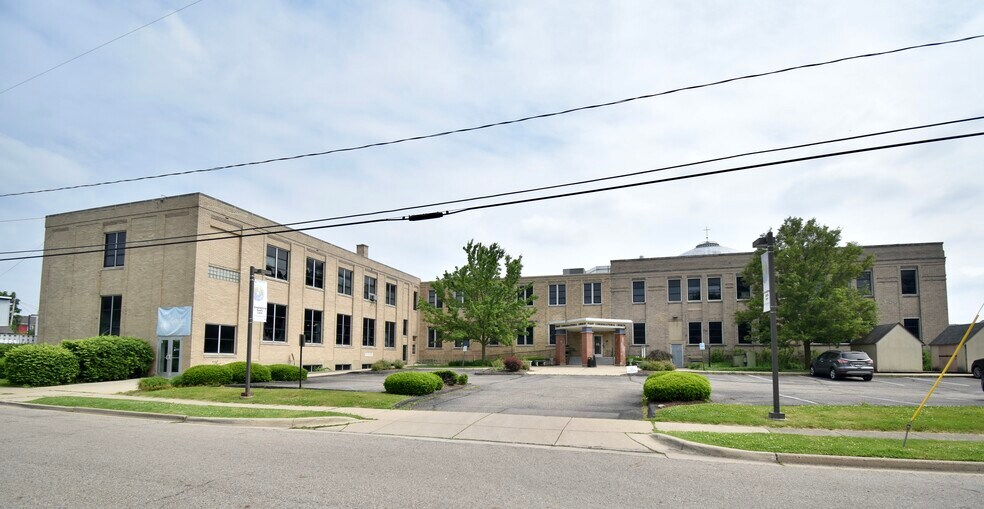 145 Capital Ave NE, Battle Creek, MI à vendre - Photo de l’immeuble – Image 2 sur 25