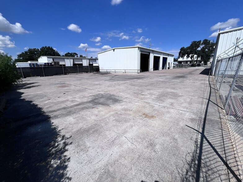 17223 Houston Dr, Cypress, TX à louer - Photo de l’immeuble – Image 2 sur 15