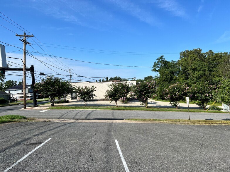 5005 Fort Ave, Lynchburg, VA à louer - Photo de l’immeuble – Image 3 sur 9