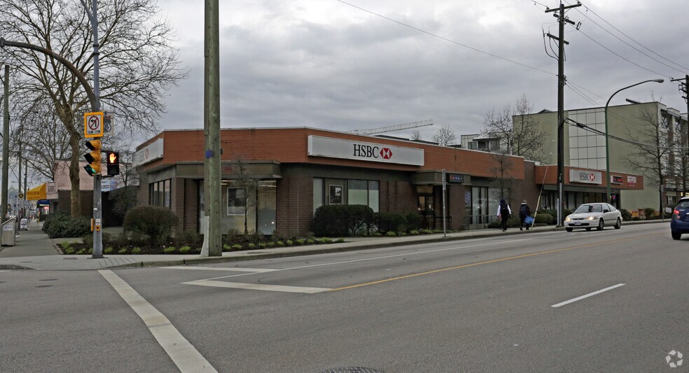 5210 Kingsway, Burnaby, BC à louer - Photo principale – Image 1 sur 4