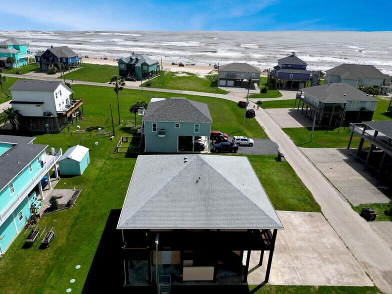 944 Raymond, Crystal Beach, TX à vendre - Photo de l’immeuble – Image 2 sur 52