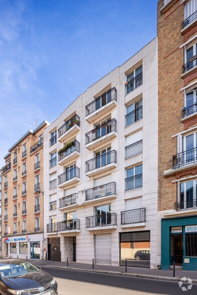 Immeuble residentiel dans Paris à vendre - Photo principale – Image 1 sur 1