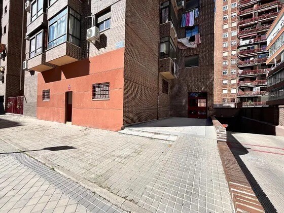Local commercial dans Madrid, Madrid à louer Photo de l’immeuble– Image 1 sur 3