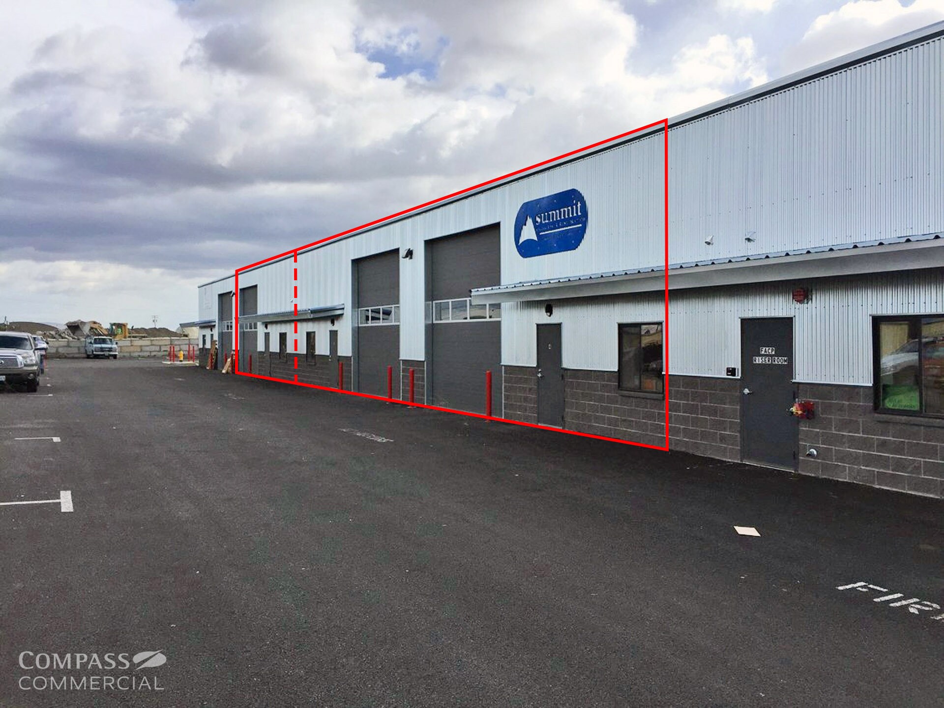 688 SW Veterans Way, Redmond, OR à louer Photo de l’immeuble– Image 1 sur 2