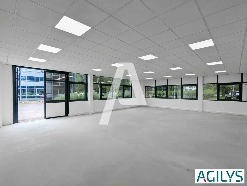 Local d’activités dans Saclay à louer Photo de l’immeuble– Image 1 sur 13