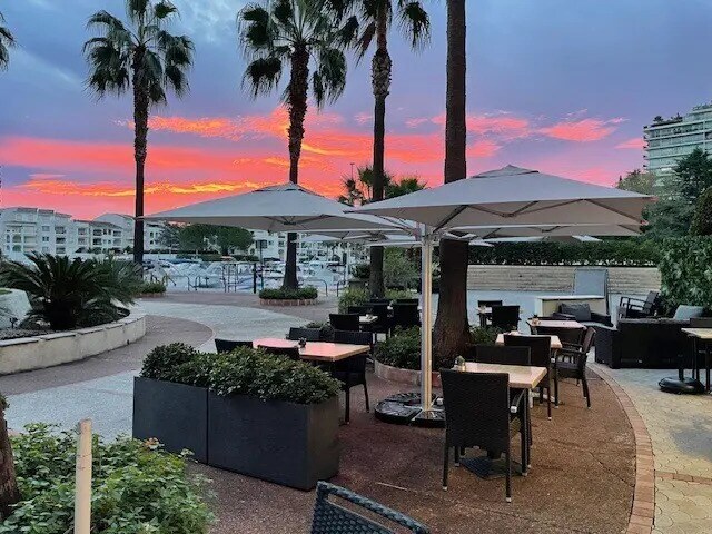 Plus de détails pour 364 Allée De La Marine Royale, Mandelieu-la-Napoule - Local commercial à vendre