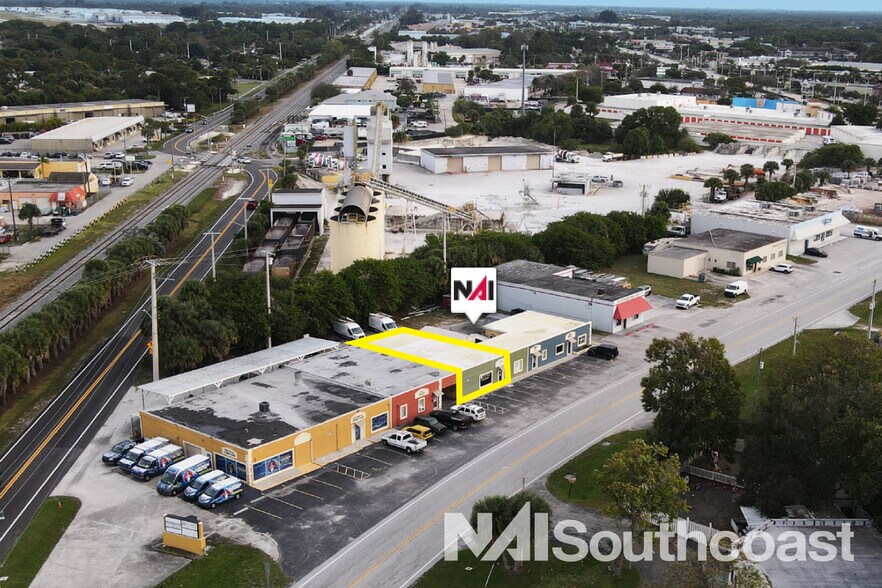 1205-1217 SE Dixie Cutoff Rd, Stuart, FL à louer - Photo de l’immeuble – Image 2 sur 8
