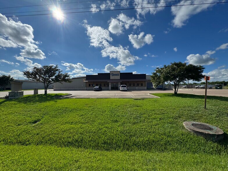 8316 Lone Tree Rd, Victoria, TX à vendre - Photo de l’immeuble – Image 2 sur 77