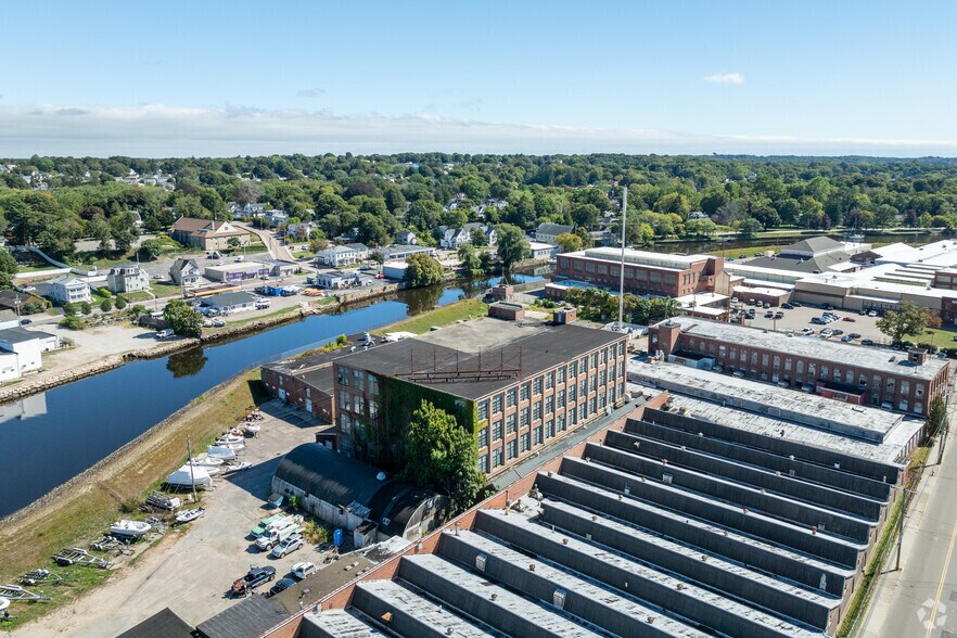 82 Mechanic St, Pawcatuck, CT à vendre - Photo de l’immeuble – Image 2 sur 4