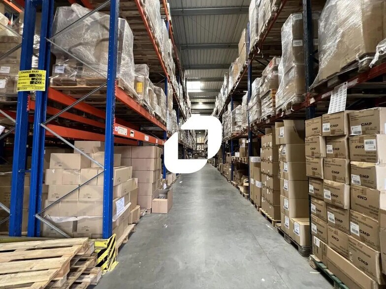 Bureau dans Sars-et-Rosières à louer - Photo de l’immeuble – Image 2 sur 17