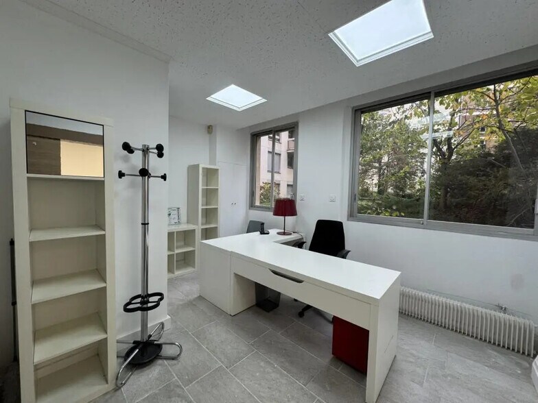 Local commercial dans Neuilly-sur-Seine à louer - Photo intérieure – Image 2 sur 14