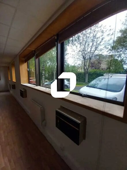 Bureau dans Châtillon à louer - Photo de l’immeuble – Image 2 sur 9