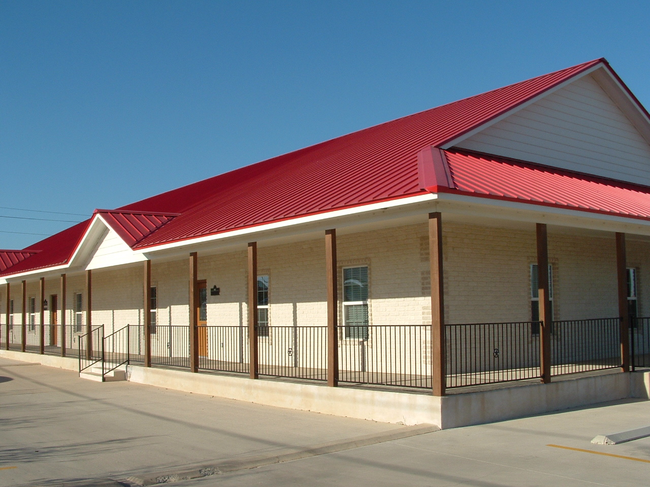 2575 N I-35, San Marcos, TX à louer Photo de l’immeuble– Image 1 sur 5