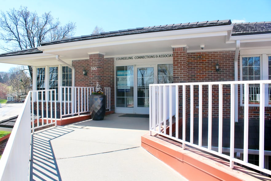 9802 Nicholas St, Omaha, NE à vendre - Photo principale – Image 1 sur 4