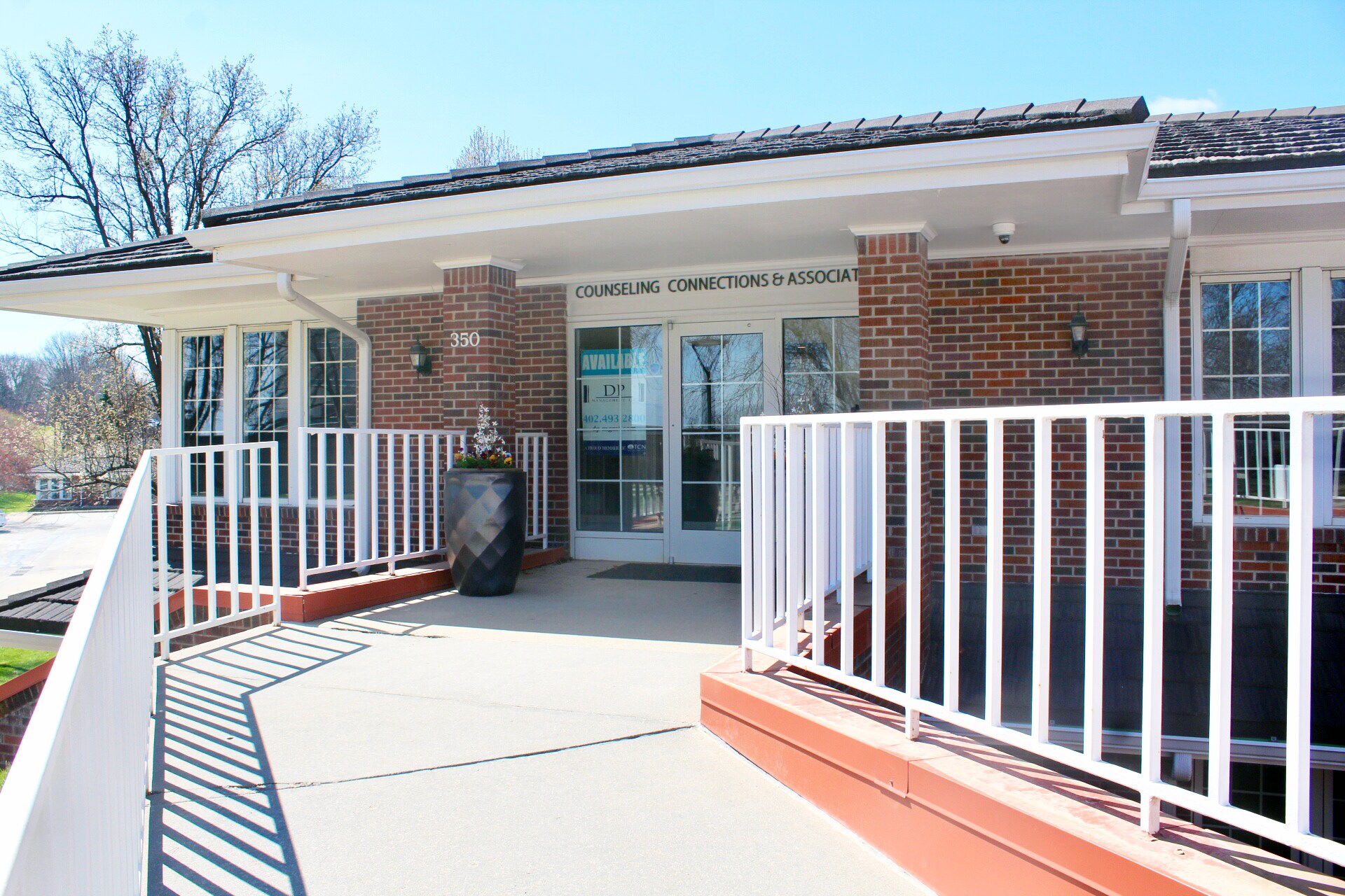 9802 Nicholas St, Omaha, NE à vendre Photo principale– Image 1 sur 5