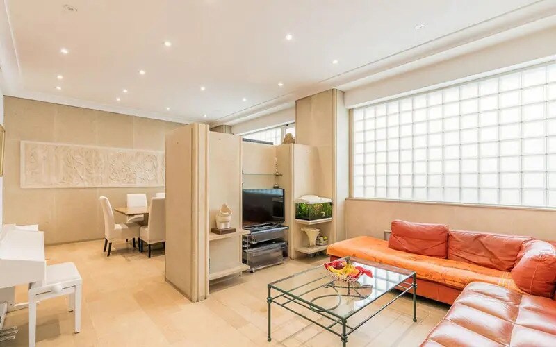 Immeuble residentiel dans Paris à vendre - Photo intérieure – Image 2 sur 9