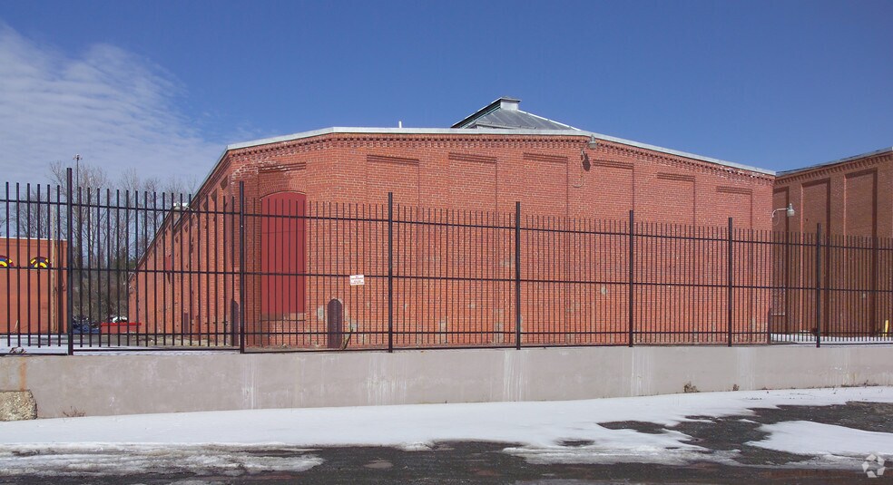 62 Jackson St, Holyoke, MA à vendre - Photo de l’immeuble – Image 3 sur 12