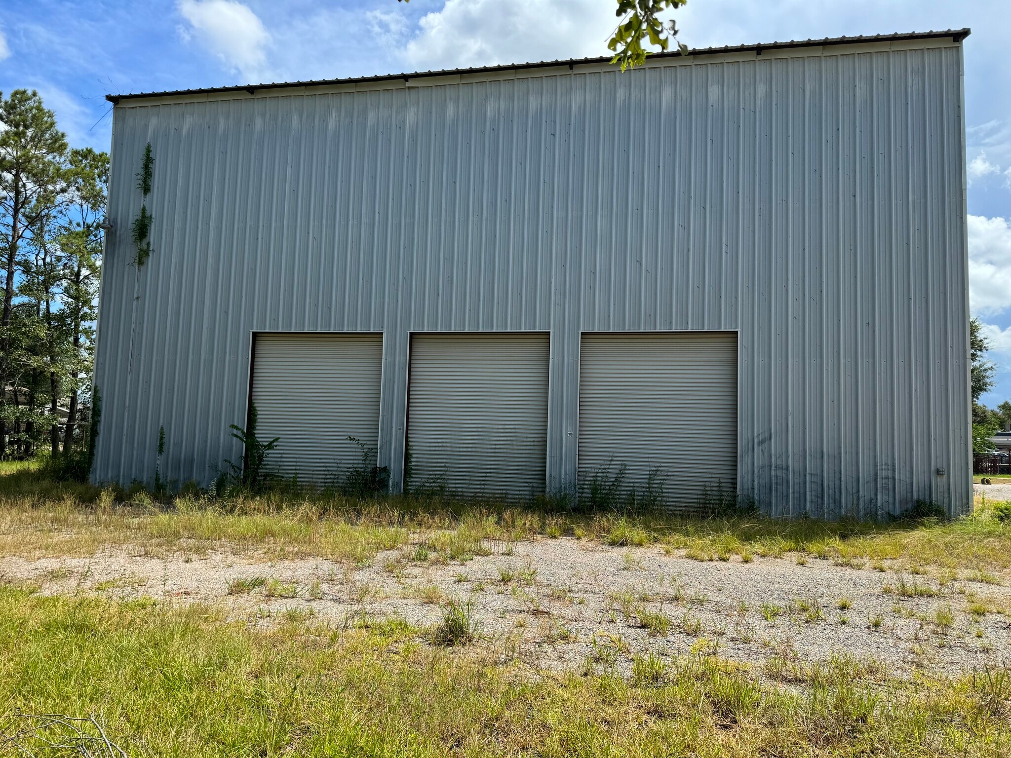 200 N Manthey St, Cleveland, TX à louer Photo de l’immeuble– Image 1 sur 8