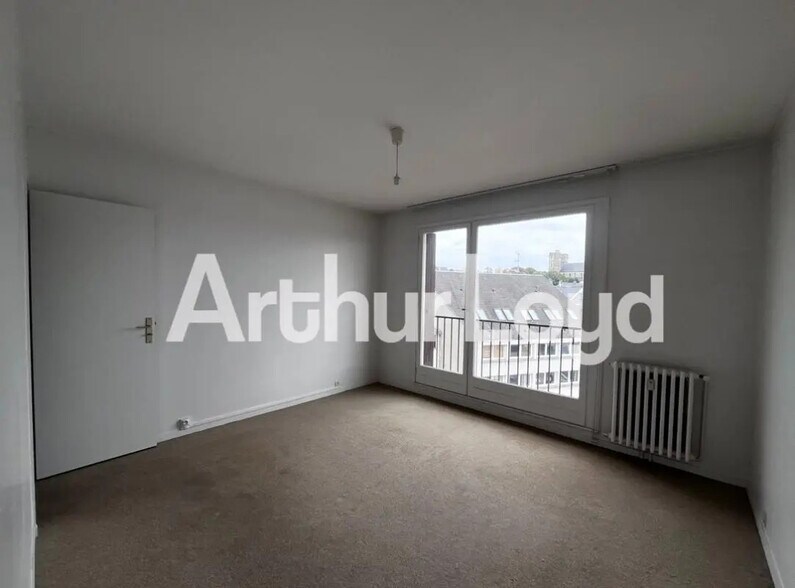 Bureau dans Caen à louer - Photo de l’immeuble – Image 3 sur 7